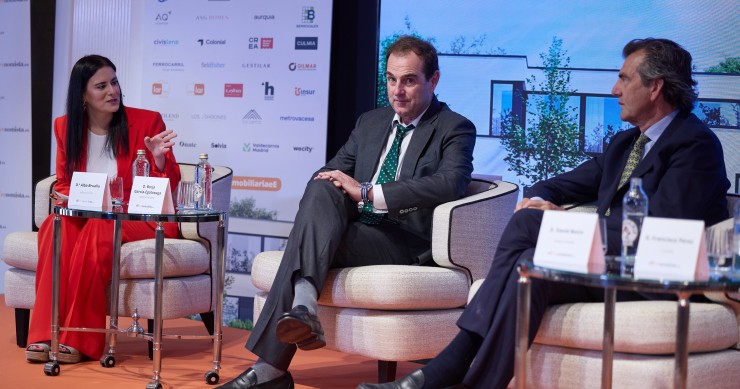 Archivo - (I-D) El consejero delegado de Neinor Homes, Borja García-Egotxeaga, y el director general de Servicios Inmobiliarios de AEDAS Homes, David Botin.