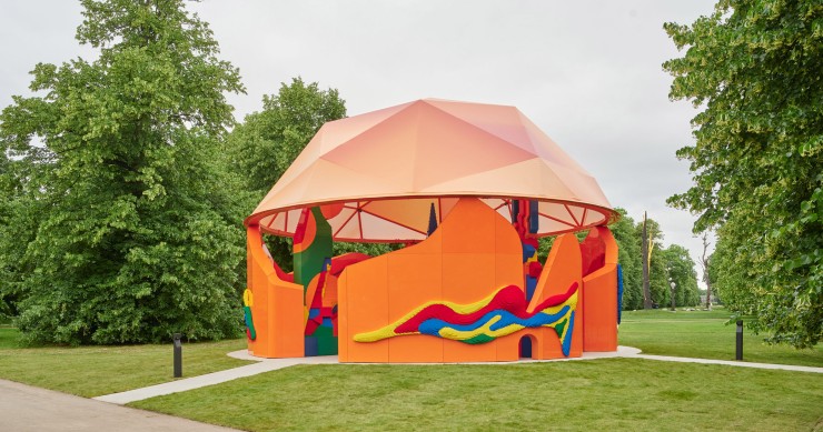 Peter Cook en colaboración con Lego ha creado el Play Pavilion, concebido para el juego y la diversión de niños y familias en la Serpentine Gallery de Londres.