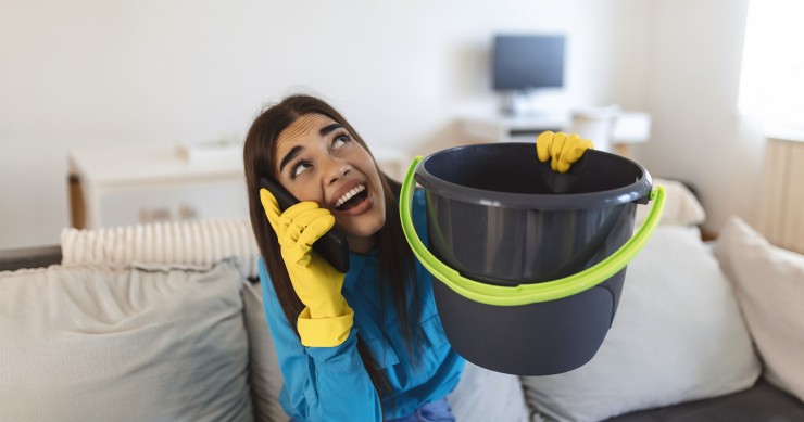 Tengo goteras del piso de arriba y el vecino no las arregla, ¿qué puedo hacer