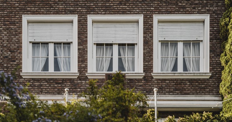 Persiana rota en piso de alquiler