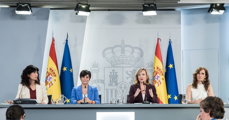 (I-D) La ministra de Igualdad, Ana Redondo; la ministra de Vivienda y Agenda Urbana, Isabel Rodríguez; la ministra de Educación Formación Profesional y Deportes y portavoz del Gobierno, Pilar Alegría, y la ministra de Sanidad, Mónica García, durante la ru