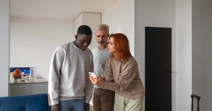 ¿Me puede pedir un vecino mi licencia de obra?