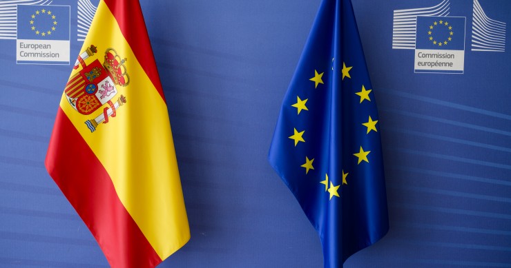 Banderas de España y la UE