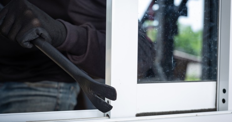 ¿Quién paga los daños por robo en una casa de alquiler?