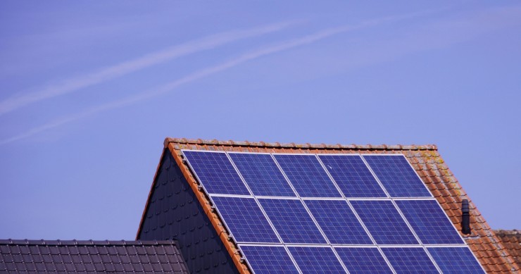 Teulada d'habitatge amb plaques solars