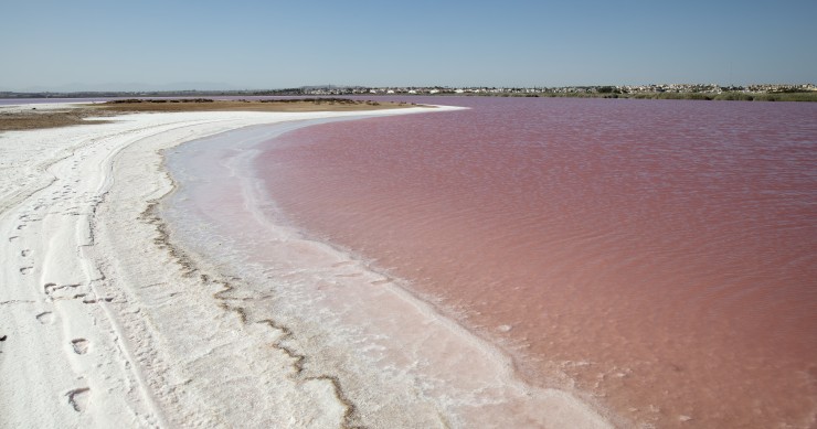 pueblos cerca de la laguna rosa de torrevieja