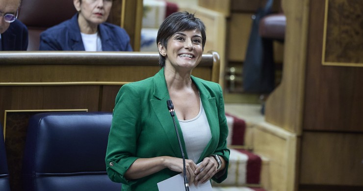 Archivo - La ministra de Vivienda, Isabel Rodríguez, interviene durante una sesión de control en el Gobierno, en el Congreso de los Diputados, a 24 de septiembre de 2025, en Madrid (España). 