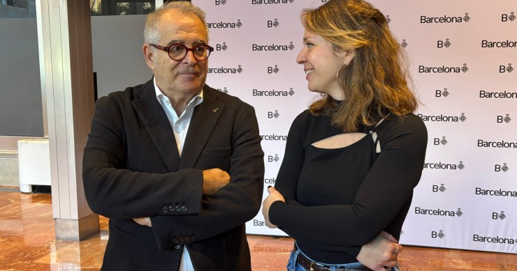 El cuarto teniente de alcalde de Barcelona, Jordi Valls, y la líder de BComú, Janet Sanz