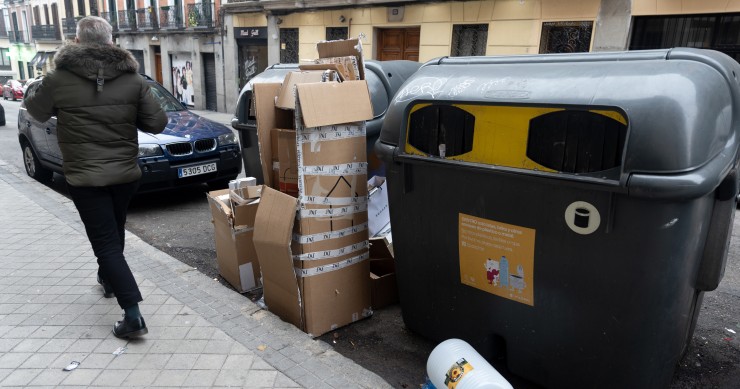 Foto de archivo de un contenedor de basura