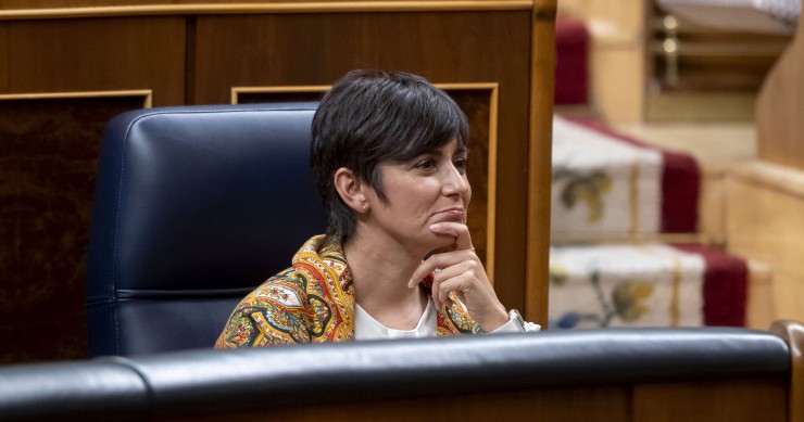 La ministra de Vivienda, Isabel Rodríguez, durante una sesión plenaria en el Congreso de los Diputados, a 11 de noviembre de 2025, en Madrid (España).