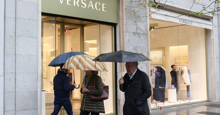Archivo - Fachada de la tienda de Versace en Calle Serrano, Madrid (España). 