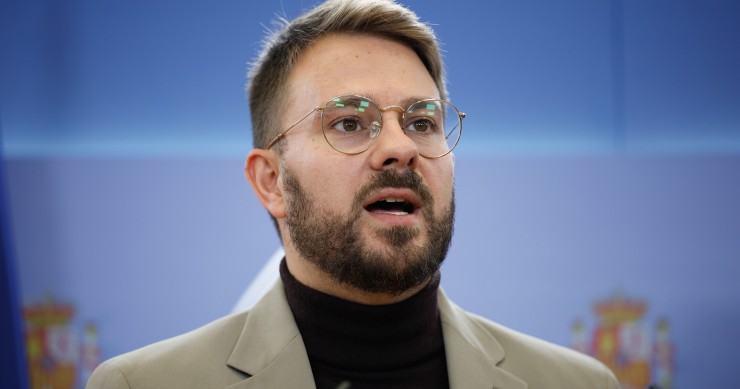El diputado de Sumar Alberto Ibáñez durante una rueda de prensa, en el Congreso de los Diputados, a 4 de noviembre de 2025, en Madrid (España).