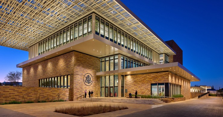 Diseñado por Ennead Architects, el consulado de EEUU en Nogales (México) se ubica en una de las fronteras más transitadas entre ambos países.