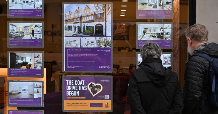 El Gobierno laborista británico presenta el impuesto a las mansiones… para 2028