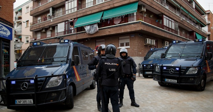 Policias durante un desahucio