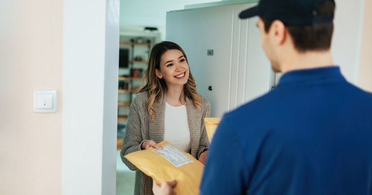 ¿Es obligatorio dar el DNI cuando te entregan un paquete?