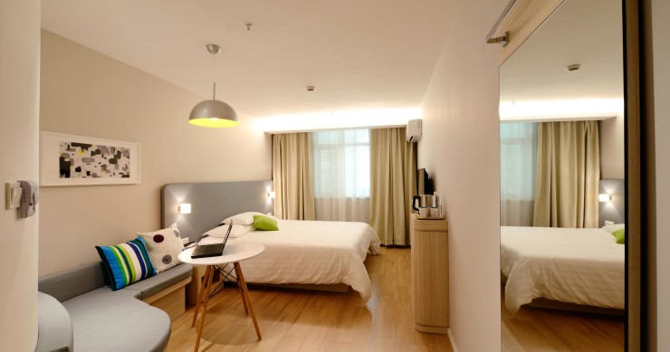 Habitación amueblada destinada a alquiler turístico