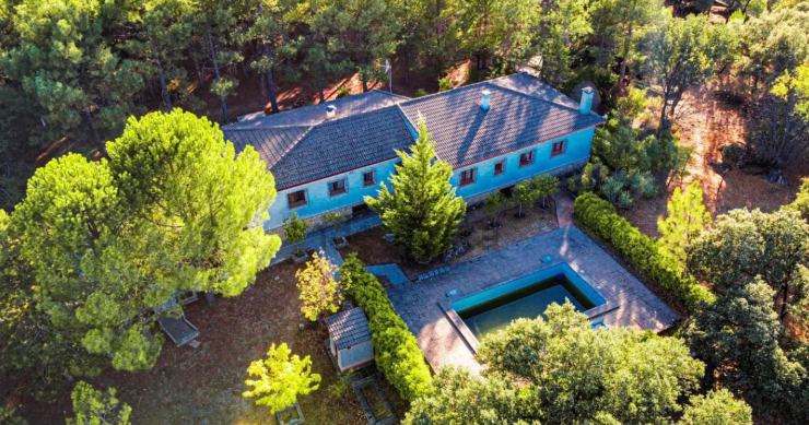 Casas rústicas con jardín en venta en Madrid desde 120.000 euros.