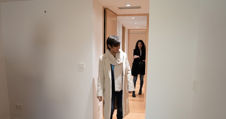 La ministra de Vivienda y Agenda Urbana, Isabel Rodríguez visita un edificio con viviendas propiedad de CASA 47, la Entidad Estatal de Vivienda. 