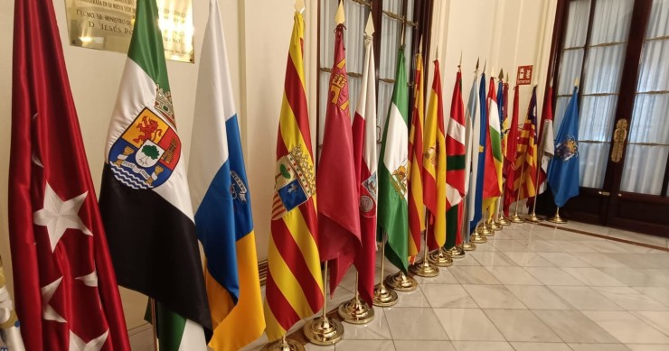 Archivo - Banderas de las Comunidades Autónomas (CCAA).