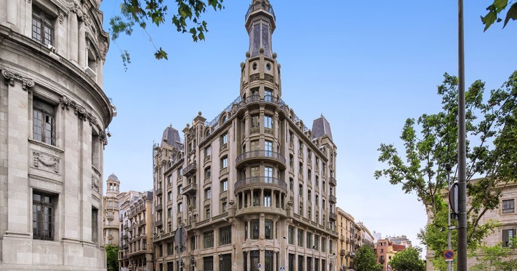 Archivo - Un edificio de oficinas ubicado en el centro de Barcelona.