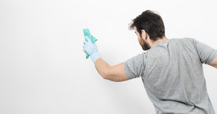 limpar paredes brancas