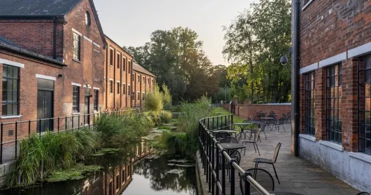 Destilería Bombay Sapphire