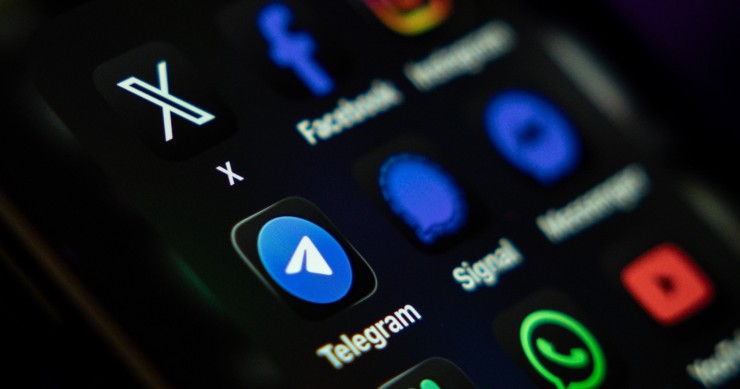 Bruselas multa a X con 120 millones de euros