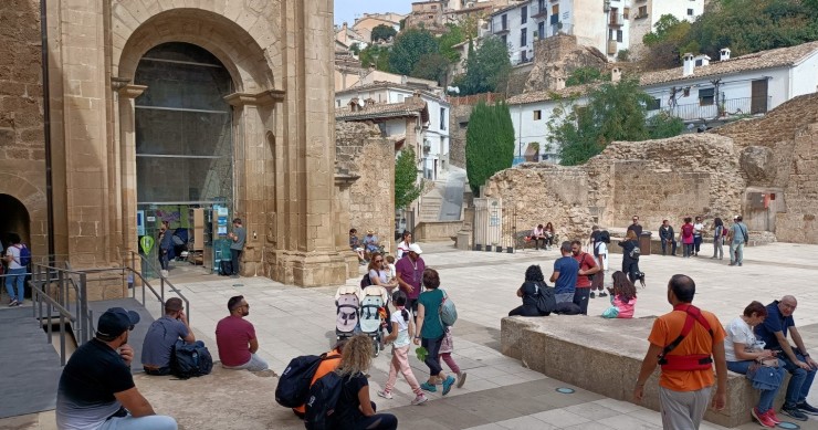 Archivo - Turistas en las Ruinas de Santa María.
