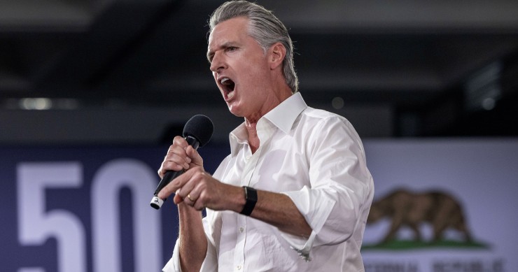 Gavin Newsom, gobernador del Estado de California, es muestra contrario a este impuesto