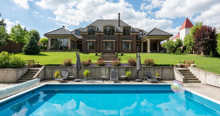 Vivienda con piscina considerada suntuaria por superficie