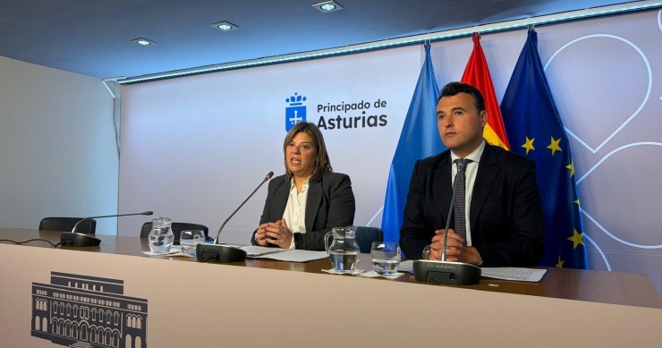 La vicepresidenta Gimena Llamedo y el consejero de Hacienda, Guillermo Peláez.