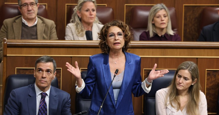 La vicepresidenta primera y ministra de Hacienda, María Jesús Montero, interviene durante una sesión de control al Gobierno, en el Congreso de los Diputados, a 18 de marzo de 2026, en Madrid (España). 