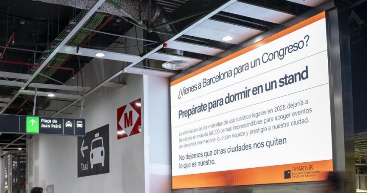  Apartur aprovecha el MWC para presionar con los pisos turísticos: “Prepárate para dormir en un stand”
