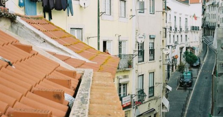 La casa azul de Lisboa: 130 años y un garaje en el salón