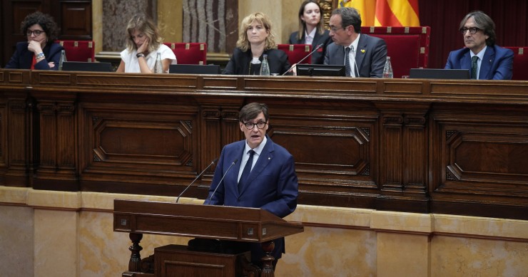 El presidente de la Generalitat, Salvador Illa, en el Debate de Política General en el pleno del Parlament.
