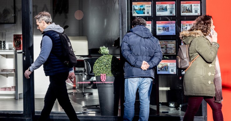 Archivo - Una oficina de empresa inmobiliaria, a 19 de enero de 2026, en Madrid.