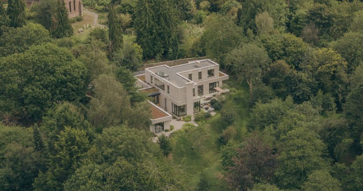 La casa Skylark se ubica en la meseta sobre el cauce fluvial del río Teme en Ludlow.