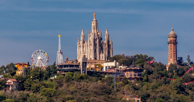 Tibidabo: el parque más antiguo de España junto a un templo neogótico