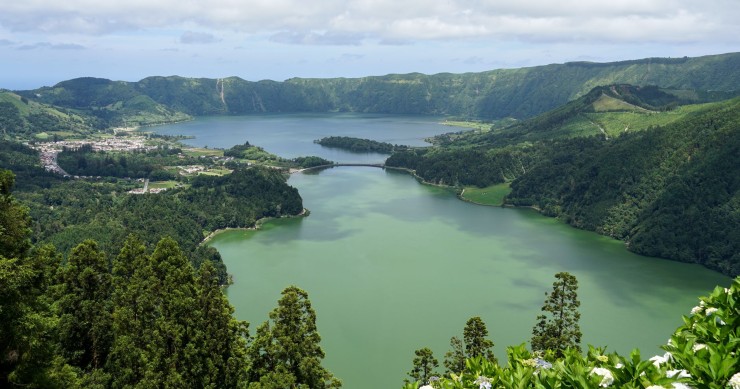 Dos lagunas, un volcán y un hotel fantasma: así es Sete Cidades