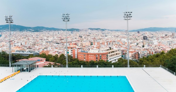 Piscinas municipales en Barcelona: guía para disfrutar el verano 2025