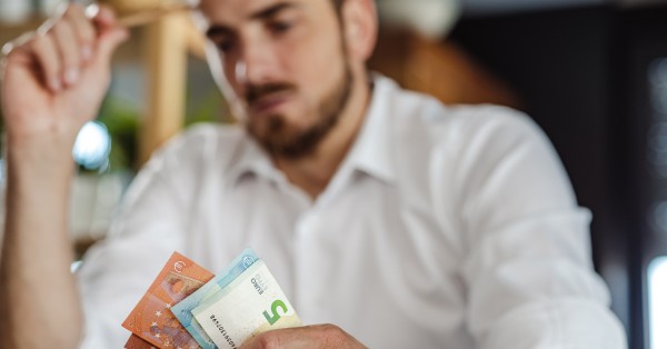 El euríbor sube en octubre y encarece las hipotecas con revisión semestral