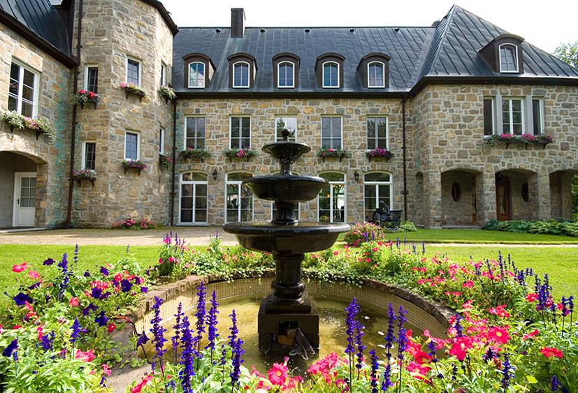 Castillo clásico por fuera, moderno por dentro — idealista/news