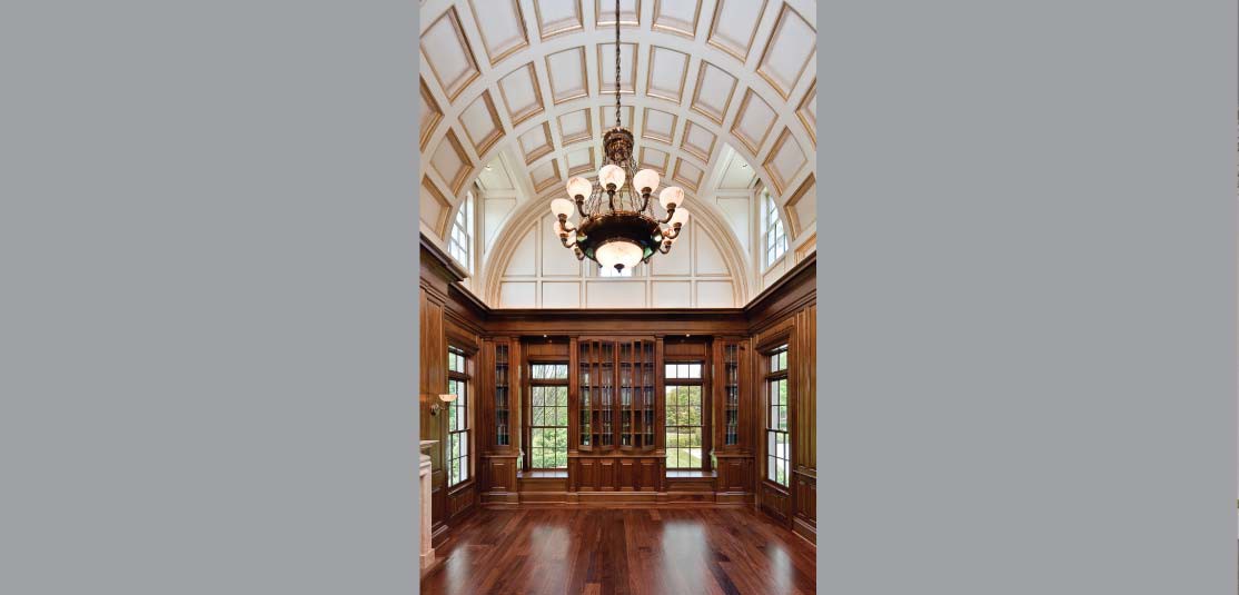 Conoce la mega-mansión pintada con oro de 18 quilates en el barrio con