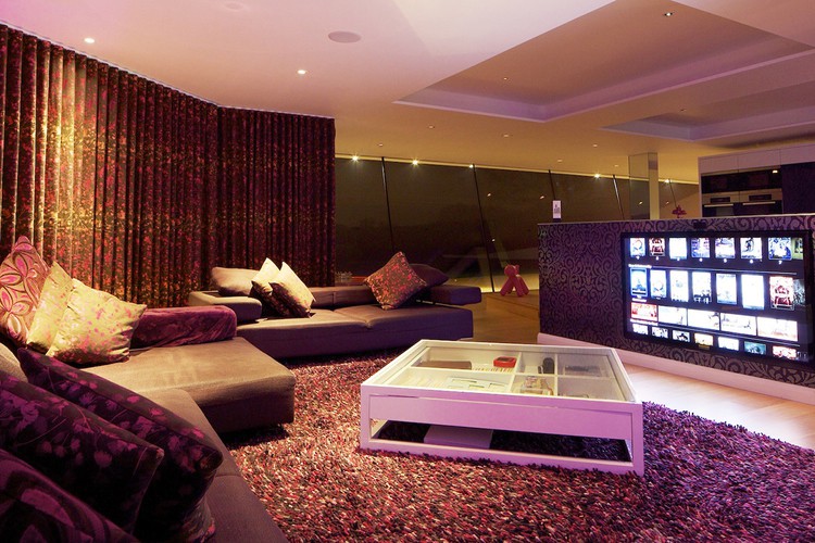 No le dejaban levantar una mansión en el campo y se hizo este ‘casoplón