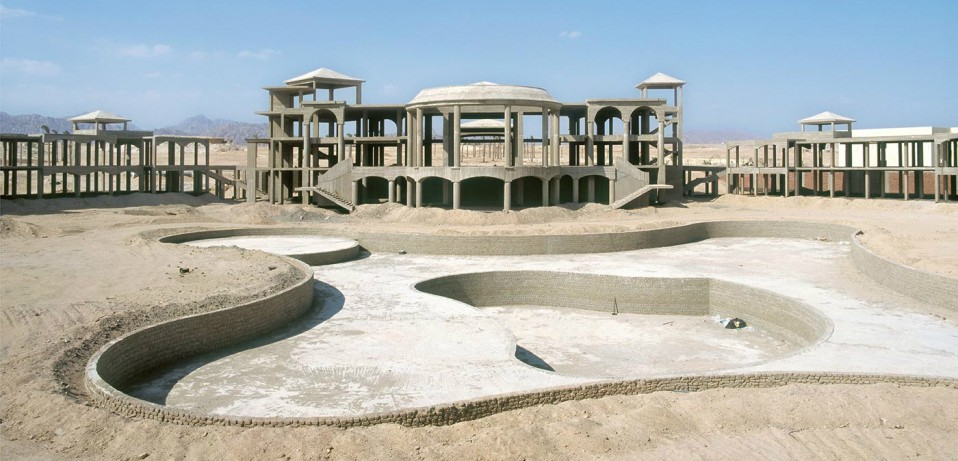 El hotel abandonado en el desierto