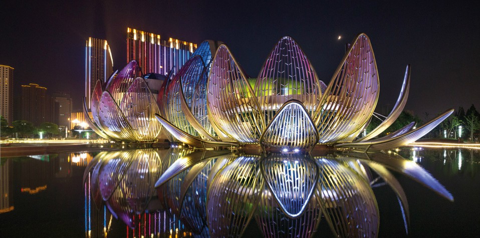 Edificio con forma de flor de loto
