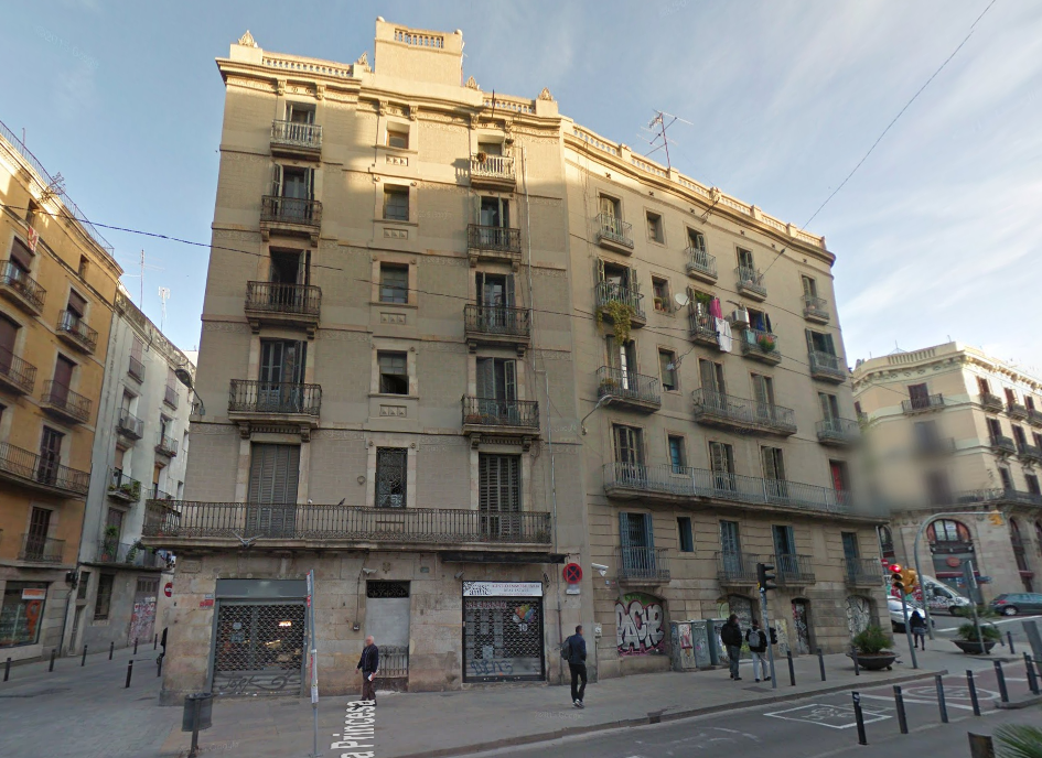 Actual inmueble en la calle Princesa, 49 de Barcelona. / Google Maps