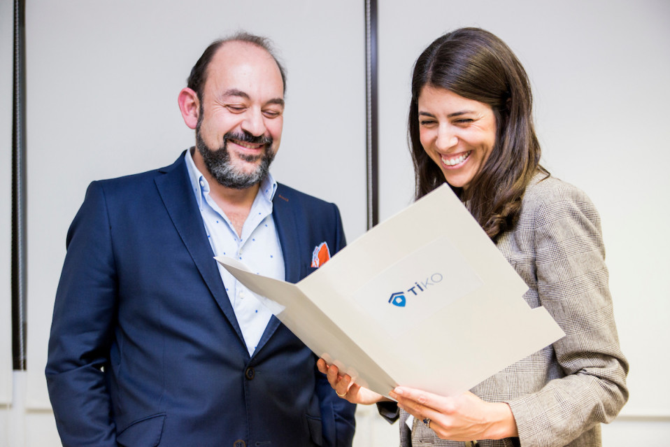 Sina Afra, fundador de Evtiko y Tiko, y Ana Villanueva, CEO de Tiko / trescom