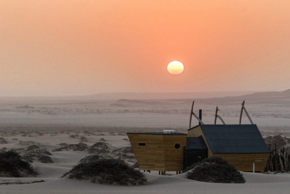 Una de estas estructuras al atardecer